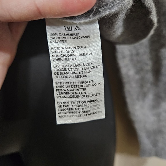 Saks Fifth Avenue Women's 100% Cashmere Turtleneck Sweater Size M Gray Neutral - Picture 6 of 7